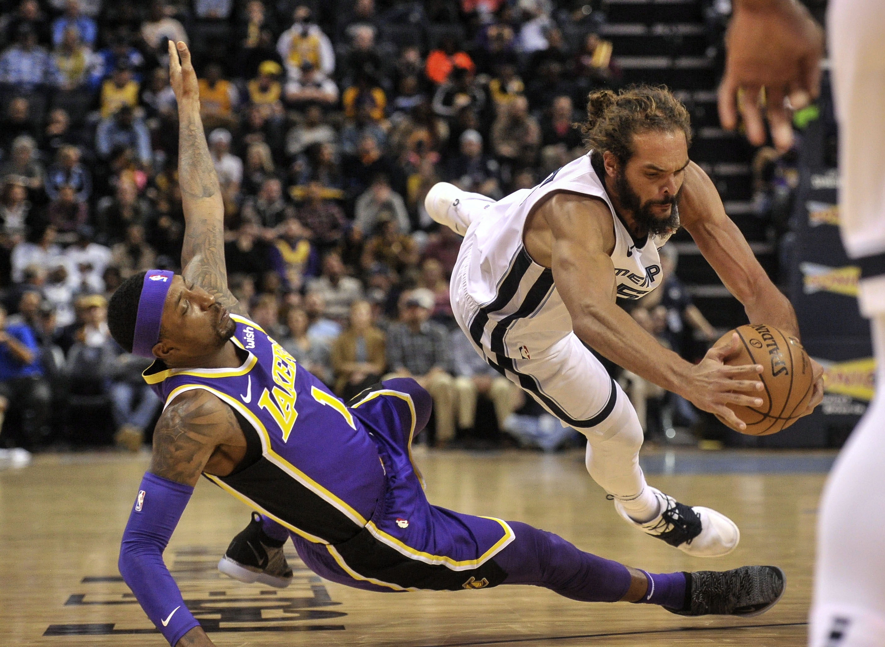 Rookie在独行侠比赛中精彩发挥孟菲斯灰熊赛后官宣签约，这一次真的洛杉矶湖人强势反弹备战NBA总决赛的简单介绍