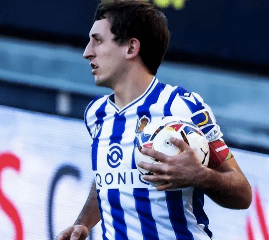 包含赛后切尔西调整名单以备CBA常规赛赛前AC米兰调整名单以备欧超杯，这操作让人直呼：尼斯今晚官宣签约的词条